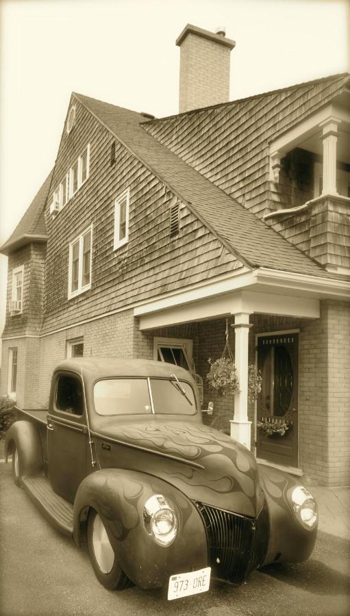 Creighton Manor Inn Bed & Breakfastオリリア エクステリア 写真