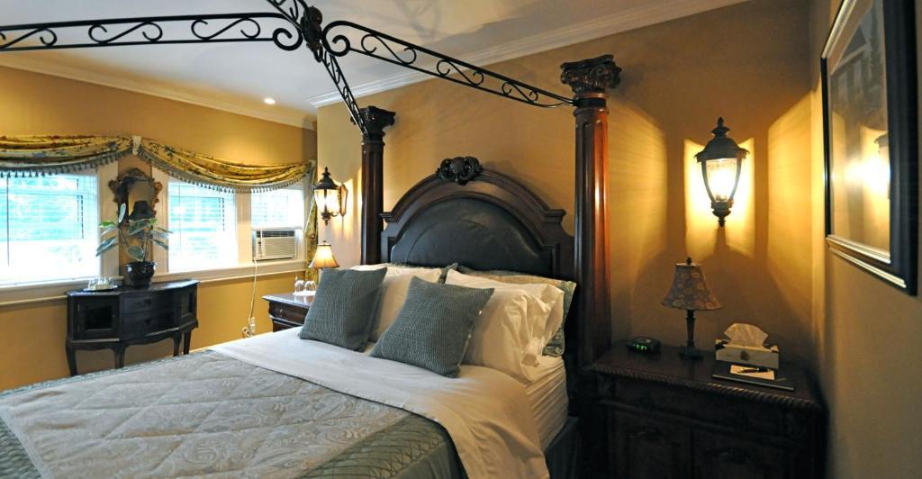 Creighton Manor Inn Bed & Breakfastオリリア エクステリア 写真
