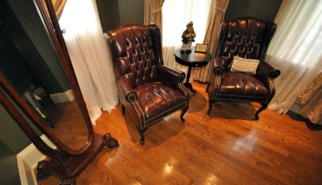 Creighton Manor Inn Bed & Breakfastオリリア エクステリア 写真
